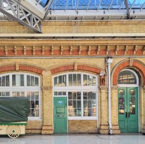 united-kingdom/eastbourne/train-station