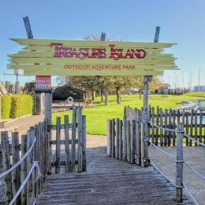 united-kingdom/eastbourne/treasure-island-adventure-golf