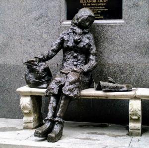 united-kingdom/liverpool/eleanor-rigby-statue