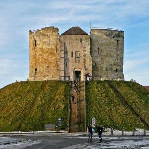 united-kingdom/york/clifford-s-tower