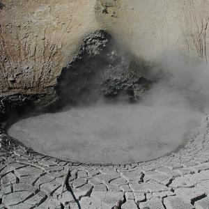 united-states/yellowstone/mud-volcano