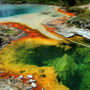 united-states/yellowstone/west-thumb-geyser-basin