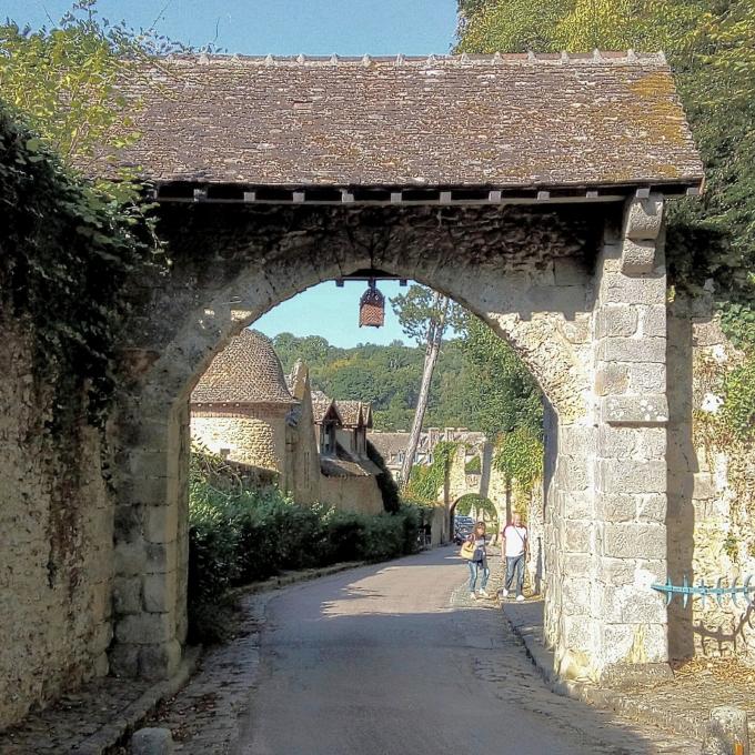 abbaye-des-vaux-de-cernay-porte-du-hameau  