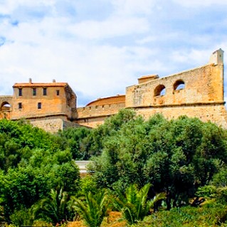 Fort carré.