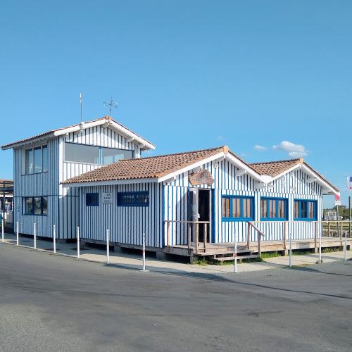 audenge-la-cabane-bleue-aux-artistes