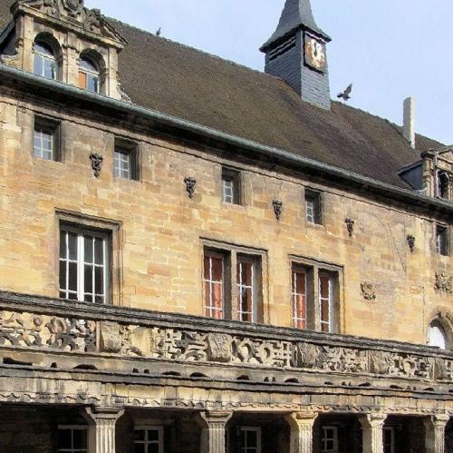 Collège Gilles de Trèves.