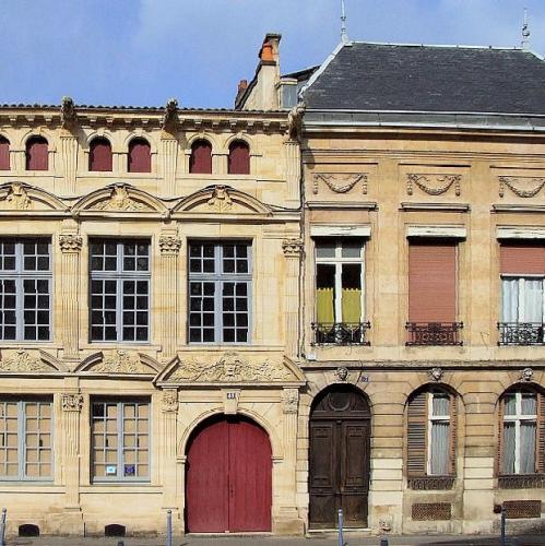 Rue du Bourg.