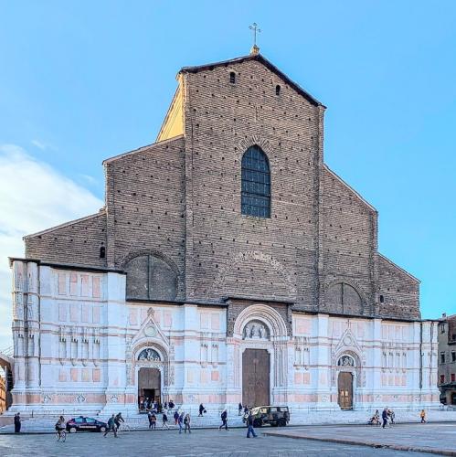 bologna-basilica-di-san-petronio  