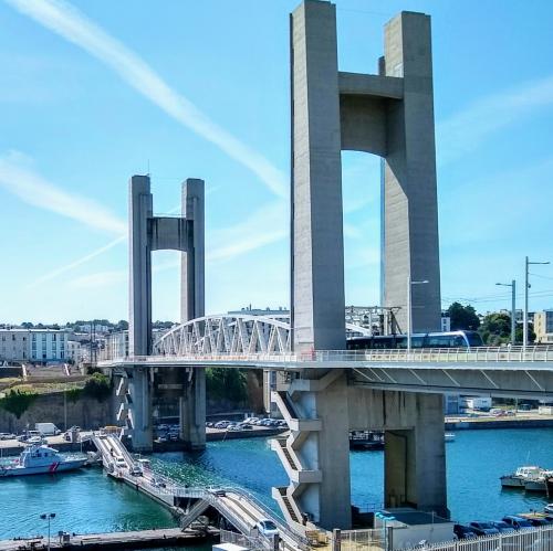 Pont de Recouvrance.