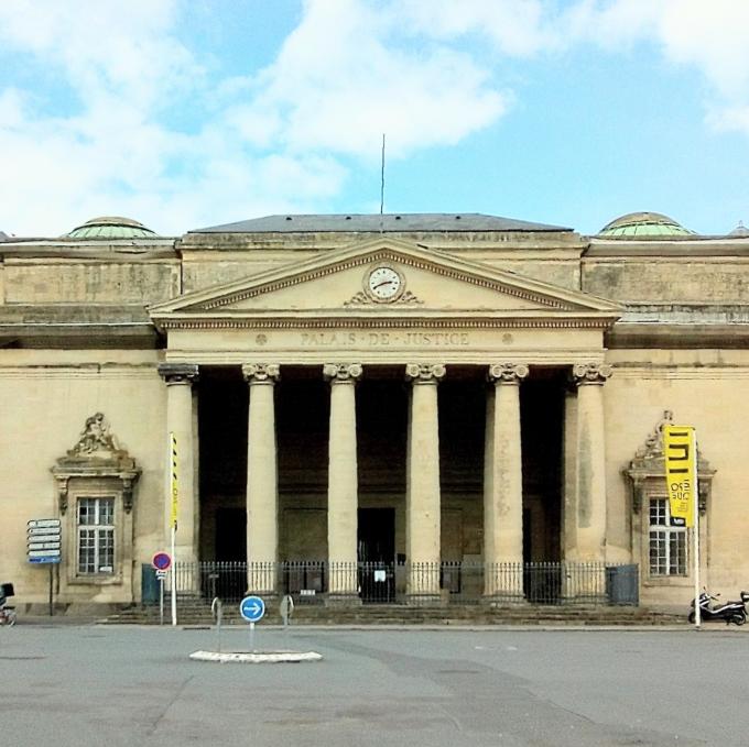 ancien palais de justice.