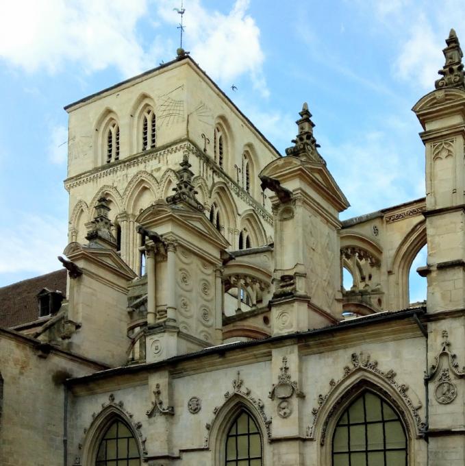 HALLE AU BEURRE. Dans l'ancienne église du Vieux-Saint-Sauveur. (3)