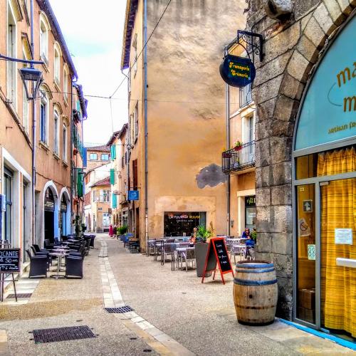 Rue Nationale.
