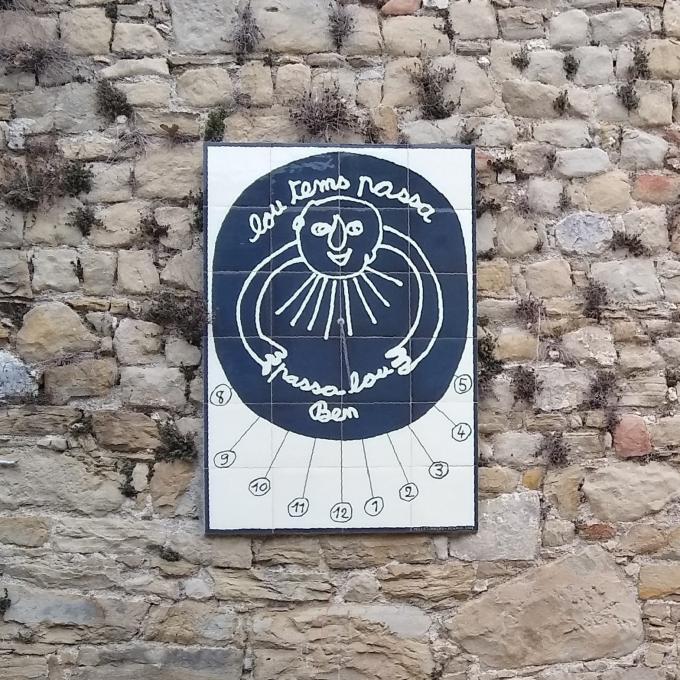 PLACE DE LA TERRASSE. Et ses cadrans solaires. (4)