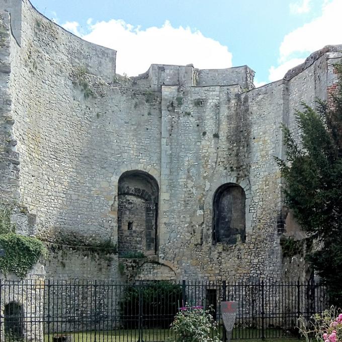 TOUR DE BEAUREGARD. Jeanne d'Arc et le pont Saint-Louis. (4)