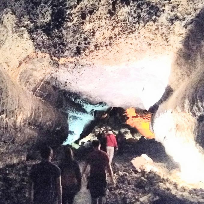 cueva-de-los-verdes-presentation