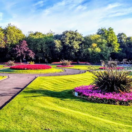 Saint Stephen's Green.