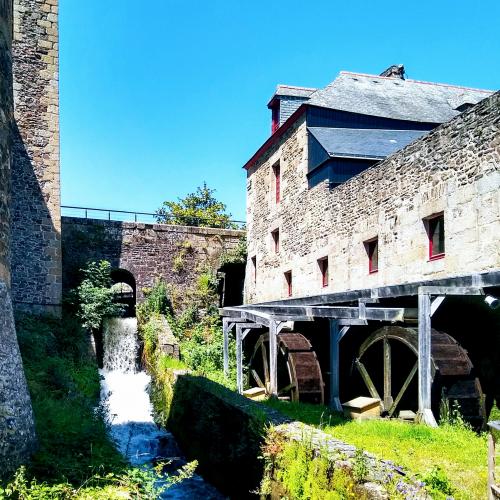 Quatre moulins.