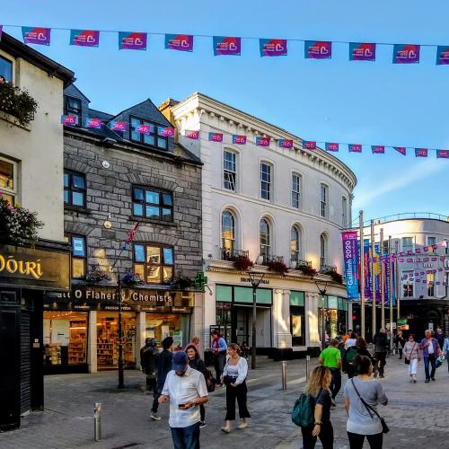 WILLIAM STREET. La grande rue commerçante de Galway. (8)