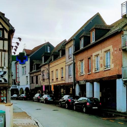 Rue de Paris.