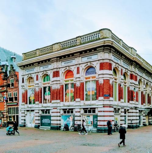 HALLE AUX VIANDES. Aujourd'hui, c'est un musée d'art. (3)