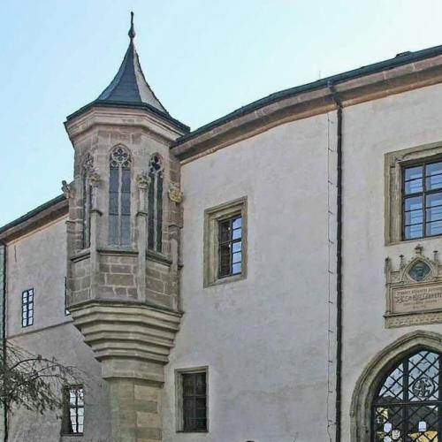 kutna-hora-palac-hradek-muzeum-stribra-a-stredoveky-stribrny-dul