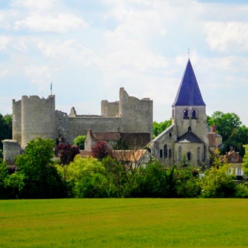 Yèvre-le-Châtel.